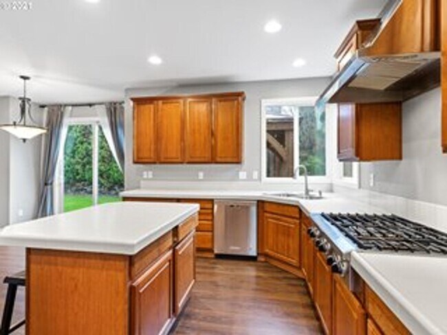 Building Photo - Happy Valley 4 Bedroom Home