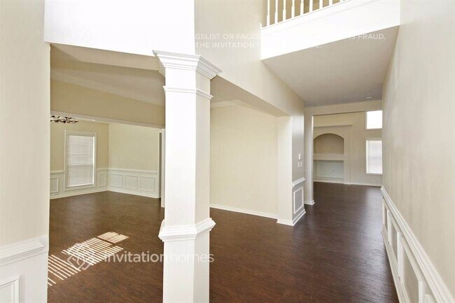 Building Photo - 7120 Thoreau Cir