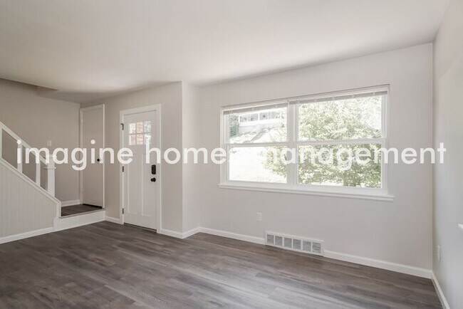 Building Photo - 4 Bed 2 Bath in Irwin!