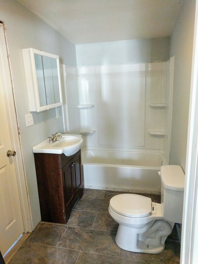 Building Photo - 543 Cook Ave