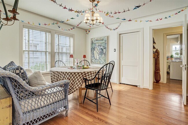 Foto del edificio - 2112 Banks St