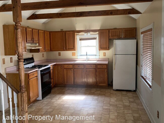 Building Photo - 3 br, 1 bath House - 104 N 3rd St