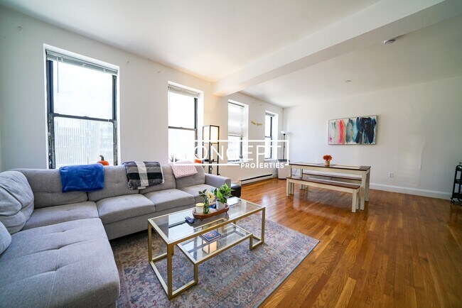 Foto del edificio - 772 Columbus Ave