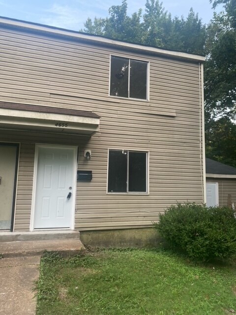 Primary Photo - 4655 Royal Ridge Dr