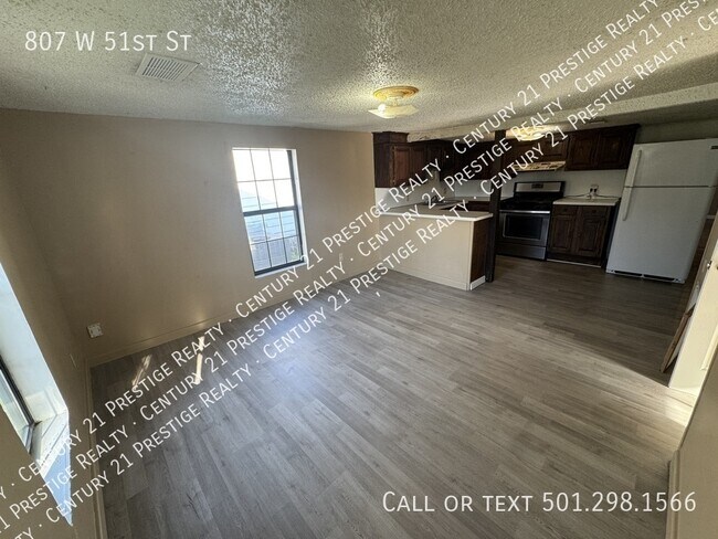 Foto del edificio - 807 W 51st St