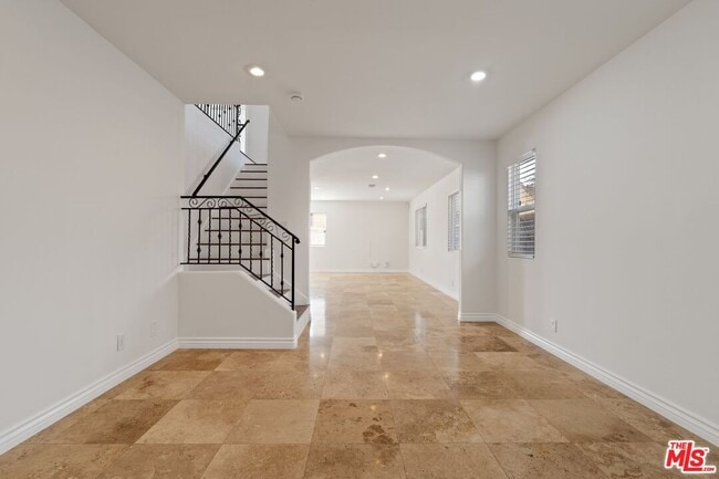 Foto del edificio - 4128 W 122nd St