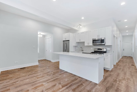Primary Photo - 1426 W Henderson St