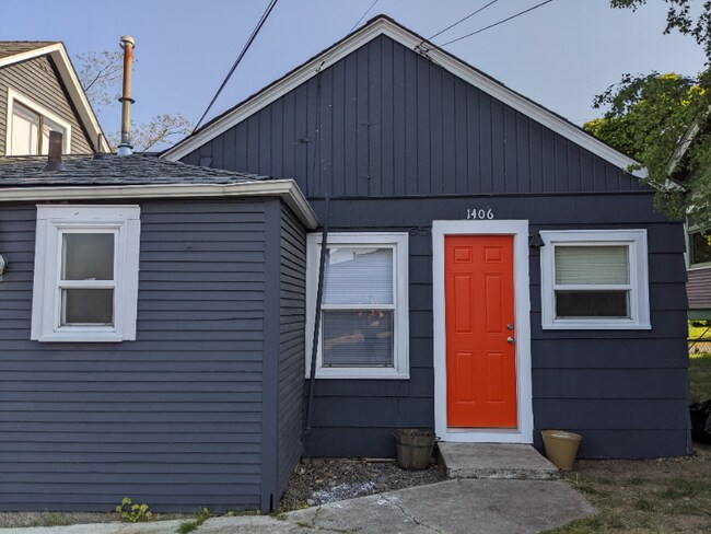 Building Photo - 1406 Gregory Way