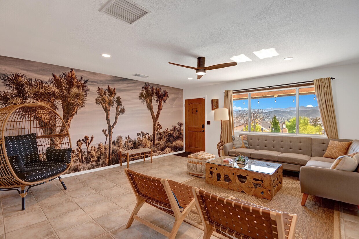 Primary Photo - 57388 Sierra Way