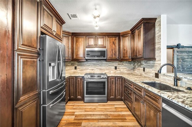Building Photo - 1822 Enchanted Rock Dr