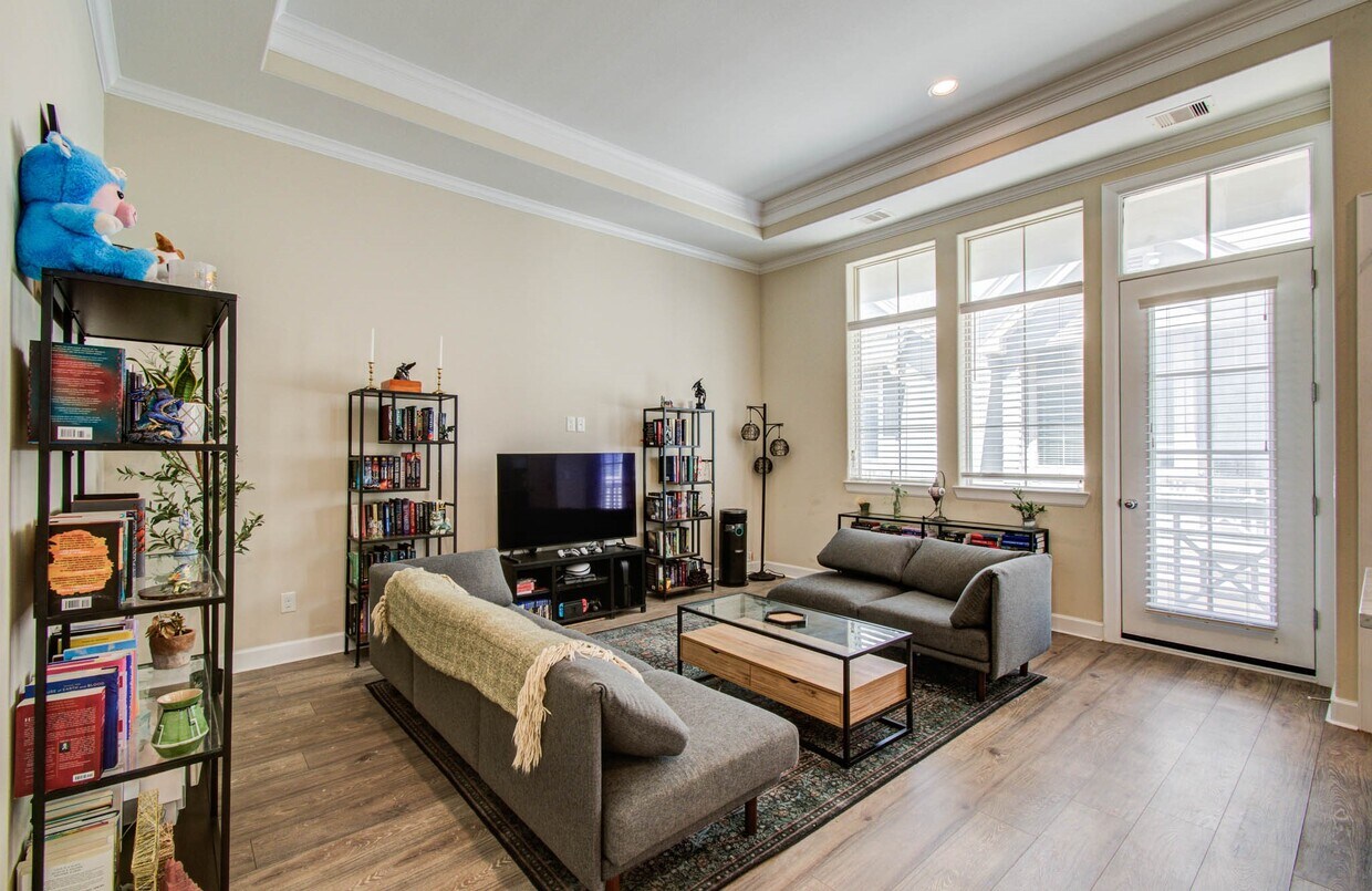 Foto principal - 2115 Naomi St
