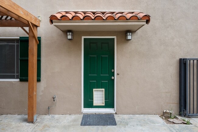Foto del edificio - One bedroom home available now in prime So...