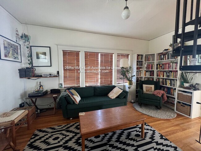 Foto del edificio - CHARMING 2 BEDROOM /1 BATHROOM HOME W/LOTS...