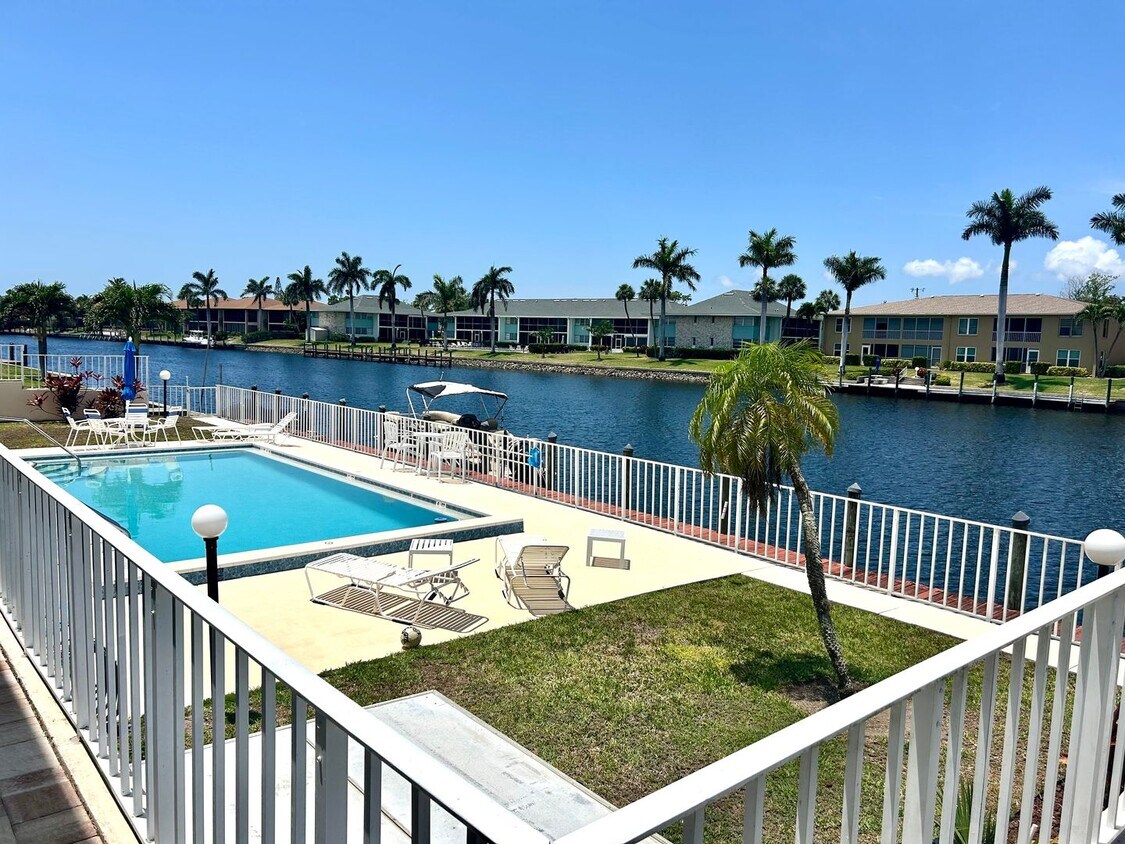 Primary Photo - 2/2 Beautifully Remodeled, Furnished, With...