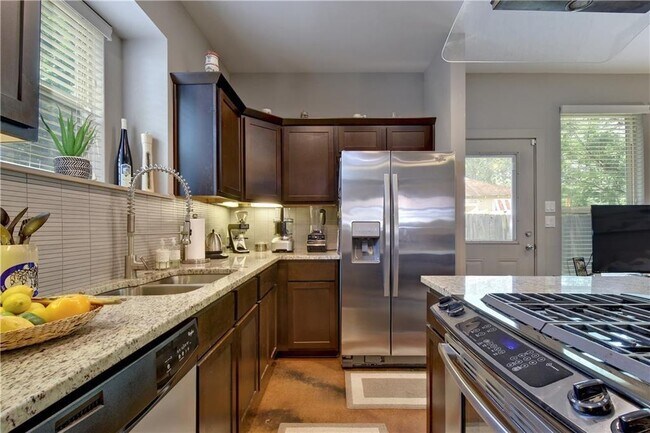 Foto del edificio - 2204 E 13th St