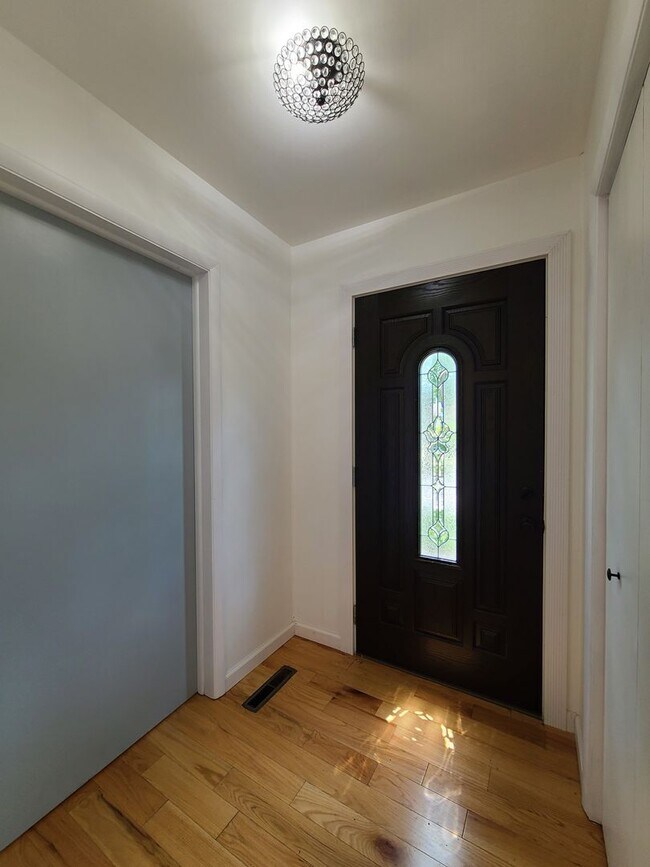 Foto del edificio - 3-bedroom, 2-bathroom home located in beau...