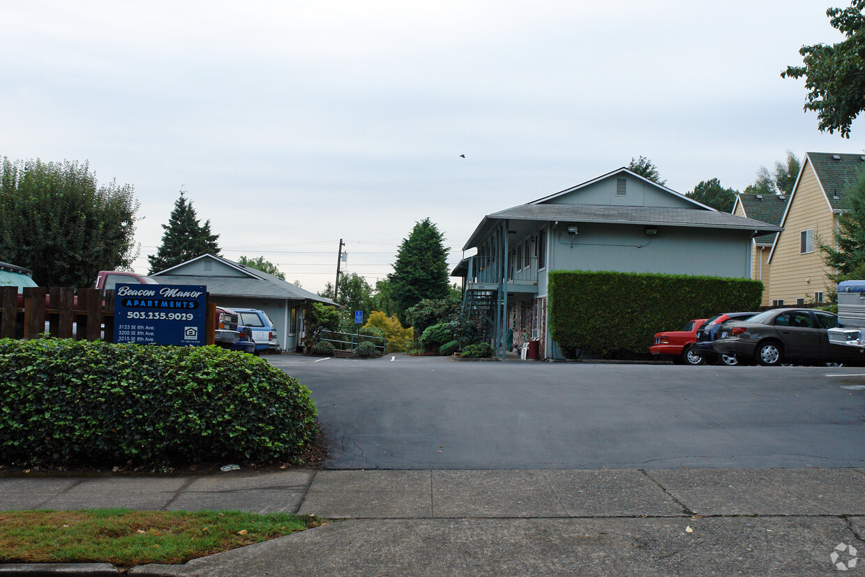 Primary Photo - Beacon Manor
