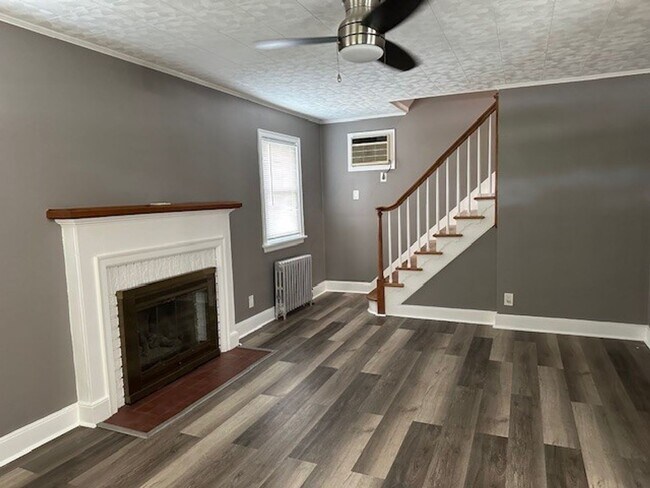 Building Photo - 3924 Derry St