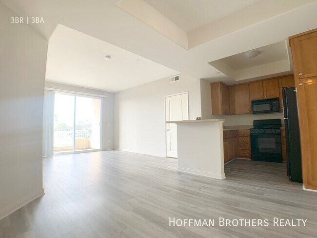 Foto del edificio - 7395 W Manchester Ave