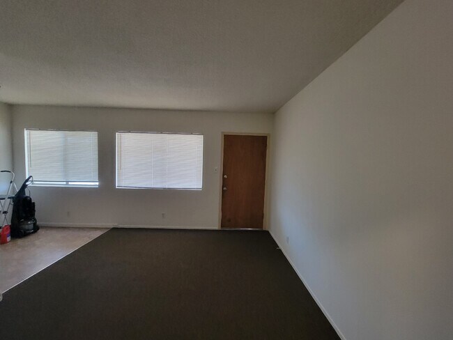 Foto del edificio - 11914 Downey Ave