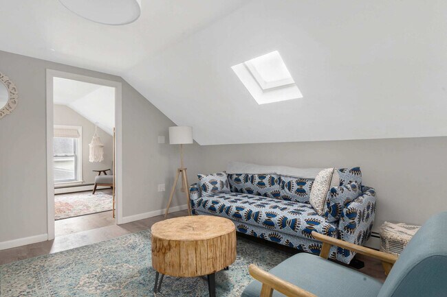 Building Photo - 136 Main St