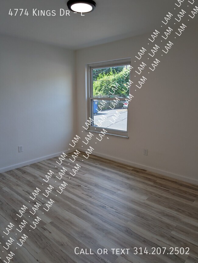 Building Photo - 4774 Kings Dr