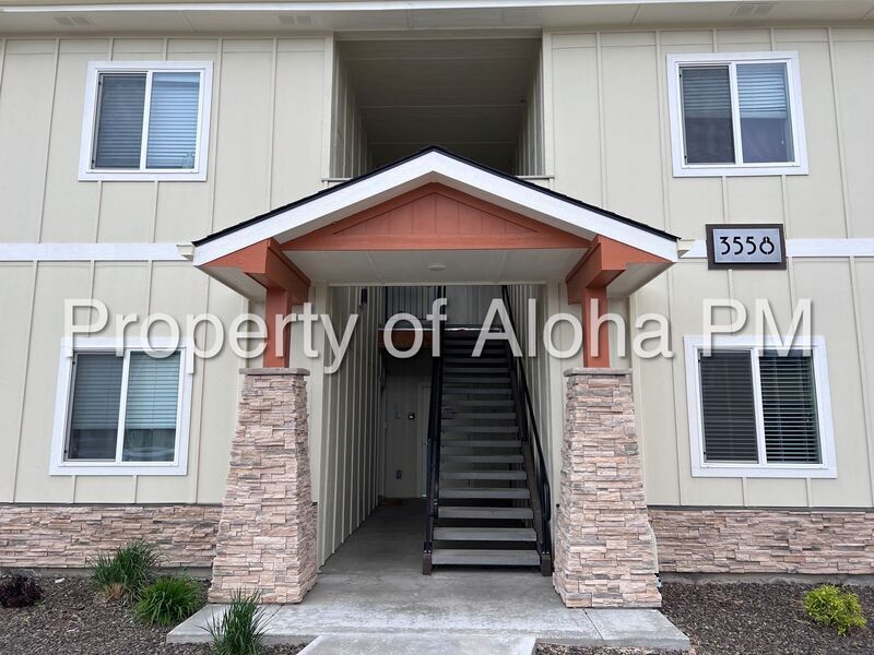 Primary Photo - 3558 E Grand Forest Dr