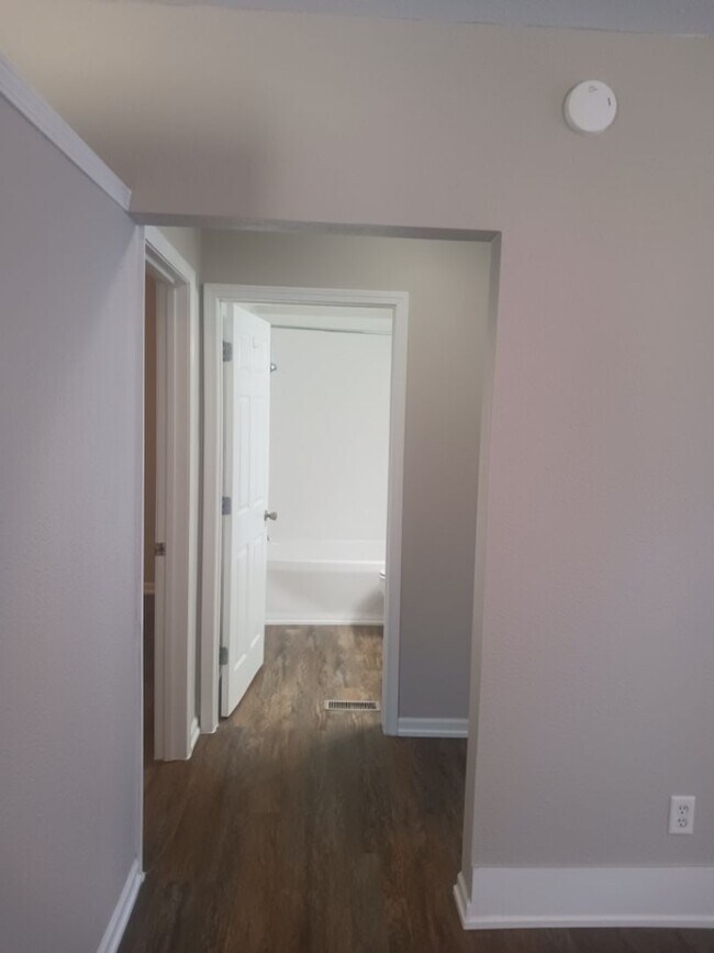 Foto del edificio - 3 bedroom, 2 bath with office in Frederick...