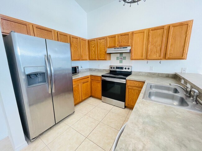 Building Photo - Beautiful, Spacious Home in Orlando!