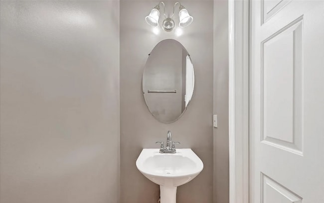 Building Photo - 9855 Sherwood Farm Rd