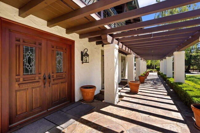 Building Photo - 190 Portola Rd