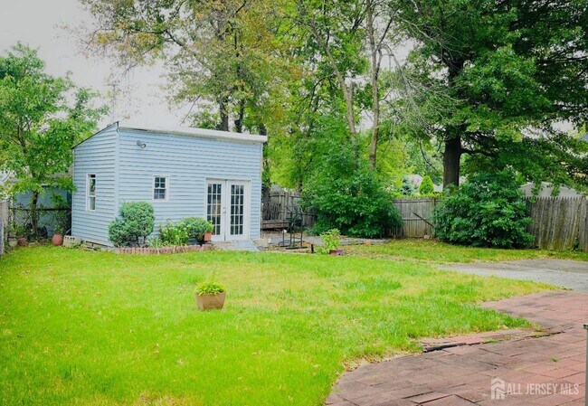 Building Photo - 11 Baxter Rd