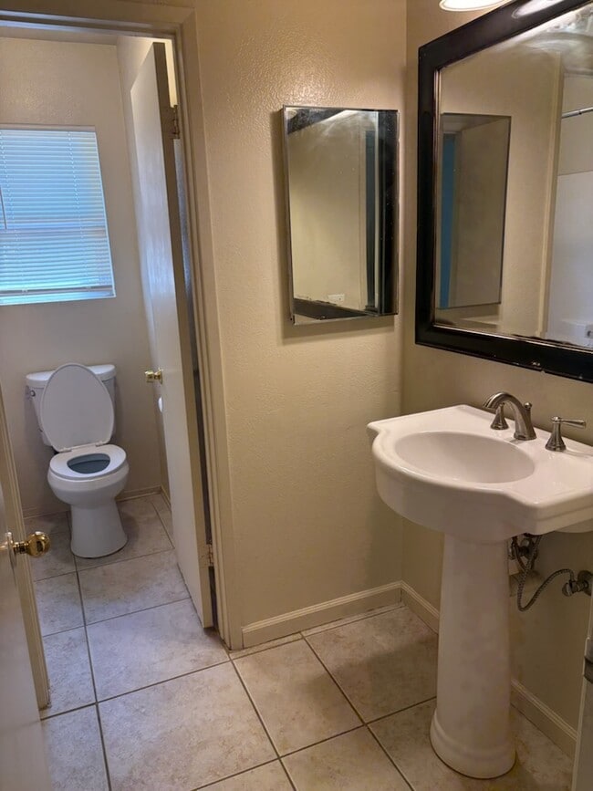 Foto del edificio - 6213 Green Garden Dr