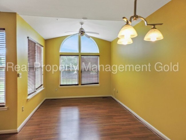 Building Photo - 9605 Lexington Pl