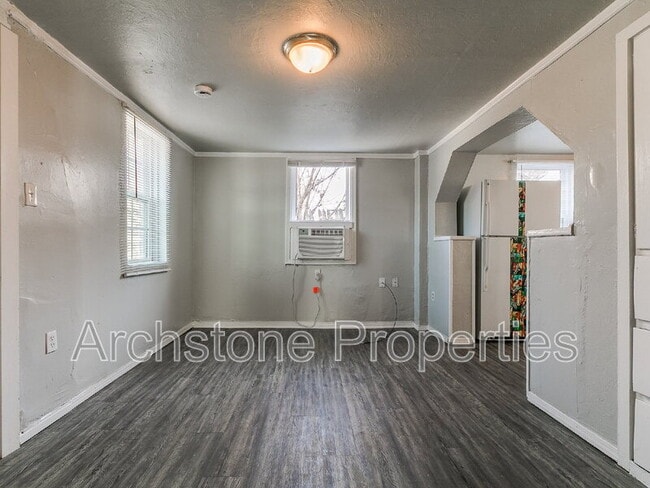 Building Photo - 1233 N Grand Blvd
