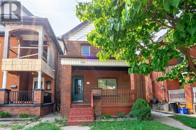 Photo du bâtiment - 96 Beechwood Ave
