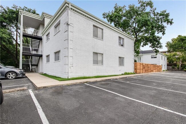 Foto del edificio - 1610 Enfield Rd