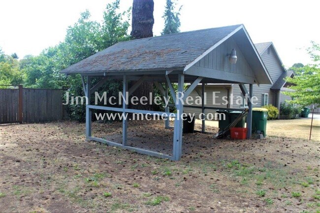 Building Photo - 3 br, 1 bath House - 52564 North Rd