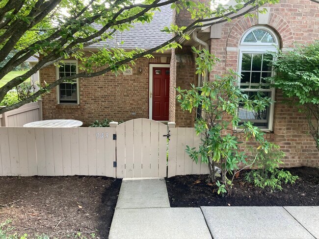 Foto del edificio - 943 Hart Cir