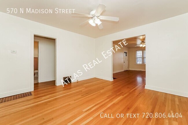 Building Photo - 2 weeks free rent!! Amazing 3 Bed 2 Bath D...