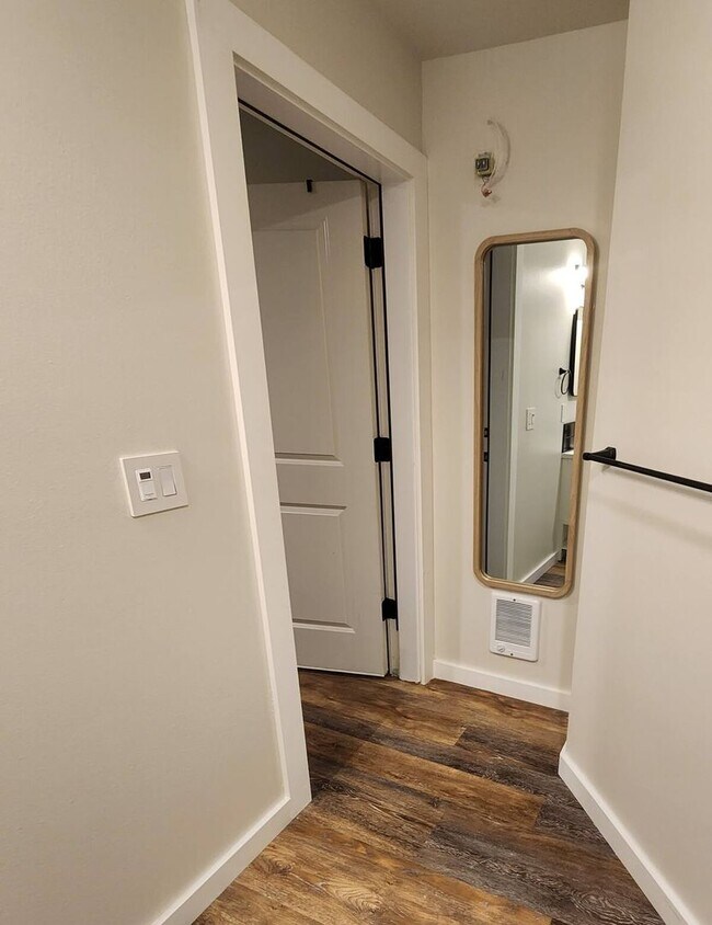Foto del edificio - Fully Furnished Studio New in Silverdale W...