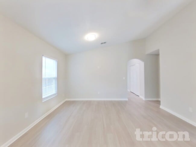 Building Photo - 621 Birchbark Trail