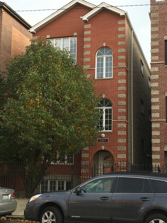 Building Photo - 1343 W Walton St