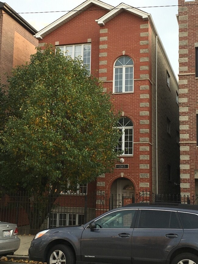 Building Photo - 1343 W Walton St