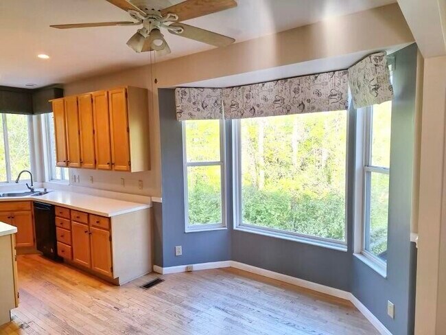 Foto del edificio - 7914 Driftwood Dr