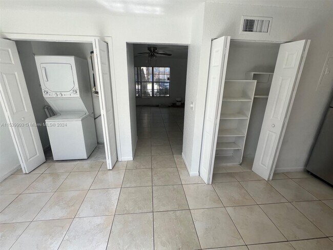 Foto del edificio - 7503 Kimberly Blvd
