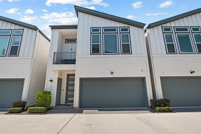 Building Photo - Stunning 3-Bedroom Modern Home with Elegan...
