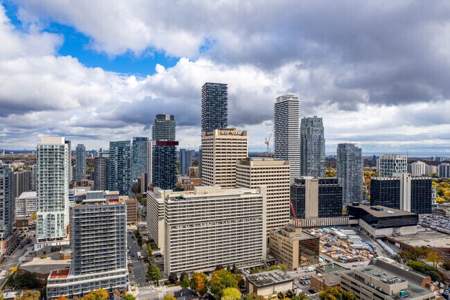 Photo aérienne - Yonge Eglinton Apartments – Duplex