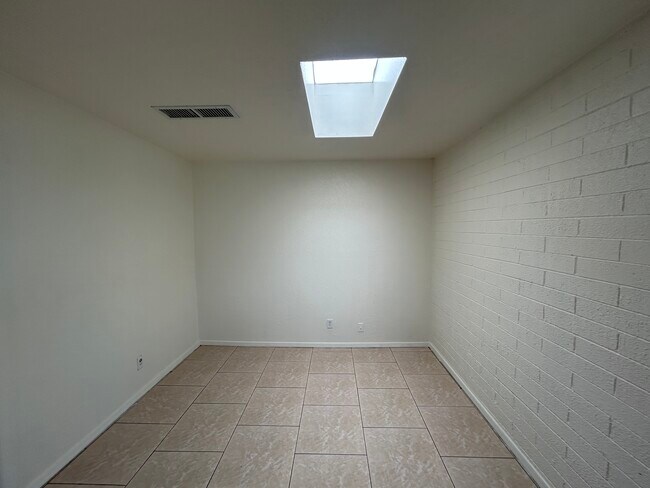 Foto del edificio - 8014 W Osborn Rd