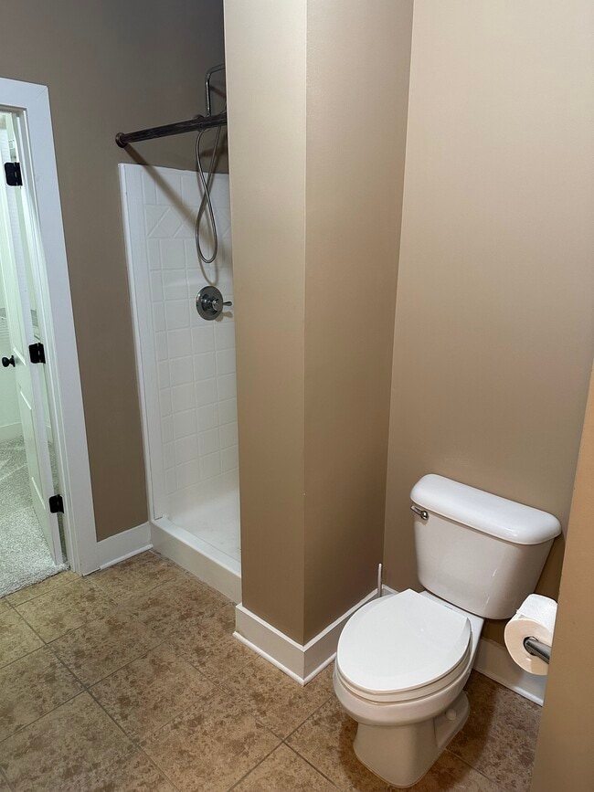 Baño principal - 141 Singapore Cir